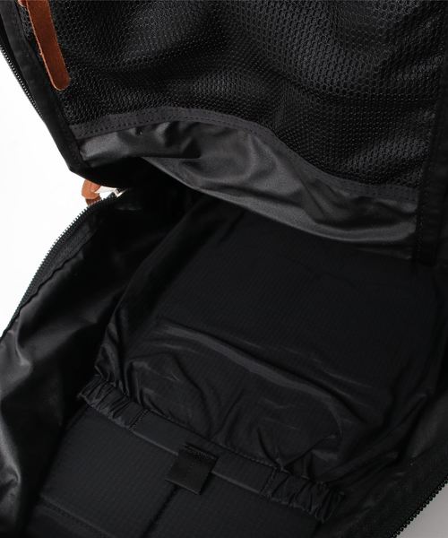 GREGORY（グレゴリー）の「GREGORY DAY PACK　グレゴリーリュック 26Lバックパック（バックパック/リュック・メンズ・ブラック・ONE SIZE）」の4枚目の写真