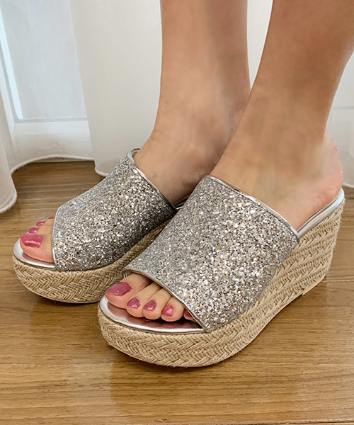 apres jour（アプレジュール）の「キラキラ厚底サンダル【ZOZOTOWN限定アイテム】（サンダル・レディース・ブラック/シルバー/ゴールド・SMALL/MEDIUM/LARGE）」の6枚目の写真