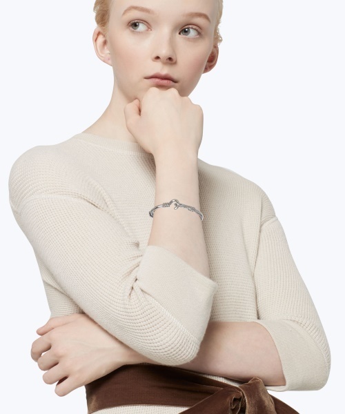 MARC JACOBS(マークジェイコブス)の「HOOKED ON YOU HINGE CUFF/コレクテッド スターリング フック オン ユー ヒンジカフ ブレスレット(ブレスレット・レディース・シルバー系その他・ONE SIZE)」の4枚目の写真