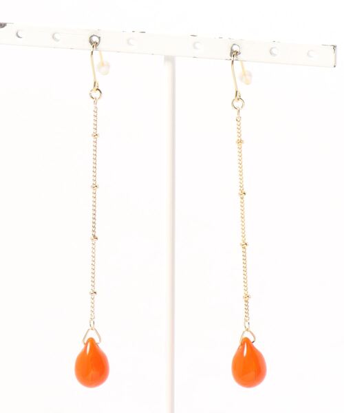 tone(トーン)の「【tschuss(チュース)】「drop」チェコビーズのロングピアス(ピアス(両耳用)・レディース・レッド/ラベンダー/ブラック/その他/ピンク/クリア/ベージュ/ブルー/グリーン/オレンジ/クリアレッド・FREE)」の10枚目の写真