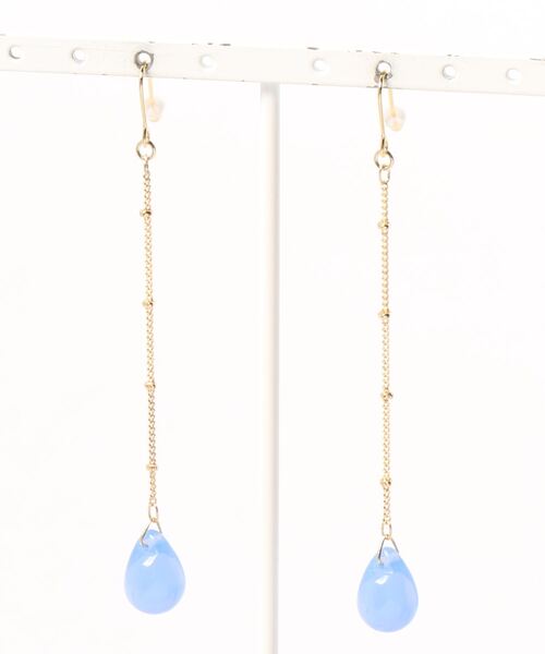 tone(トーン)の「【tschuss(チュース)】「drop」チェコビーズのロングピアス(ピアス(両耳用)・レディース・レッド/ラベンダー/ブラック/その他/ピンク/クリア/ベージュ/ブルー/グリーン/オレンジ/クリアレッド・FREE)」の5枚目の写真