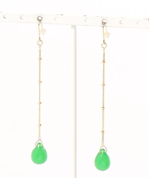 tone(トーン)の「【tschuss(チュース)】「drop」チェコビーズのロングピアス(ピアス(両耳用)・レディース・レッド/ラベンダー/ブラック/その他/ピンク/クリア/ベージュ/ブルー/グリーン/オレンジ/クリアレッド・FREE)」の4枚目の写真