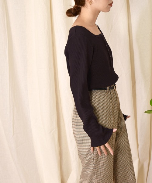 w closet（ダブルクローゼット）の「スクエアヘンリーネック長袖プルオーバー（Tシャツ/カットソー・レディース・オフホワイト/スモークグレー/ベージュ/スミクロ・FREE）」の11枚目の写真