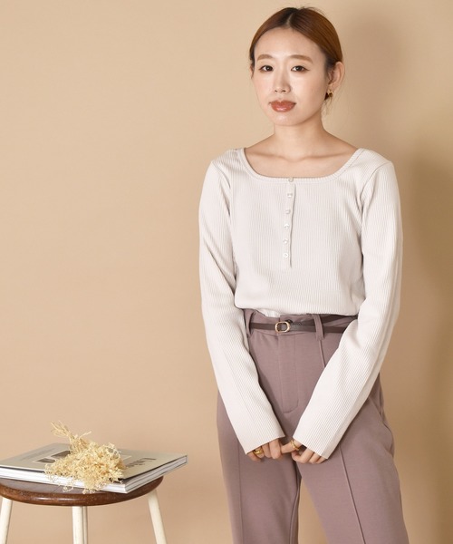 w closet（ダブルクローゼット）の「スクエアヘンリーネック長袖プルオーバー（Tシャツ/カットソー・レディース・オフホワイト/スモークグレー/ベージュ/スミクロ・FREE）」の19枚目の写真