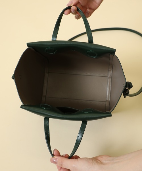 ヤーキ　ショルダーバッグ　ダークグリーン　スタッズ ヤーキ ショルダーバッグ ダークグリーン スタッズ