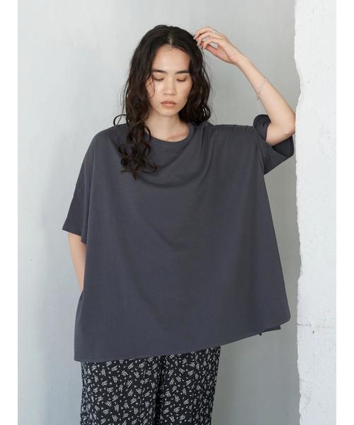 AMERICAN HOLIC（アメリカンホリック）の「ラウンドヘムカットBIGチュニック　＊（Tシャツ/カットソー・レディース・ブラック/ネイビー/オフホワイト/グリーン/キャメル・FREE）」の10枚目の写真