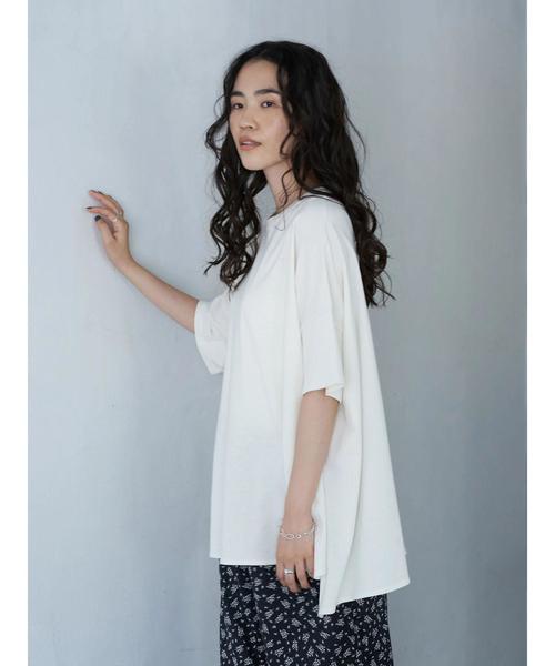 AMERICAN HOLIC（アメリカンホリック）の「ラウンドヘムカットBIGチュニック　＊（Tシャツ/カットソー・レディース・ブラック/ネイビー/オフホワイト/グリーン/キャメル・FREE）」の11枚目の写真