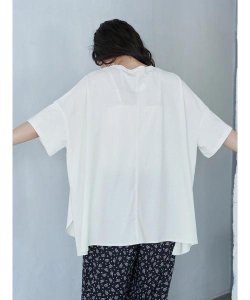 AMERICAN HOLIC（アメリカンホリック）の「ラウンドヘムカットBIGチュニック　＊（Tシャツ/カットソー・レディース・ブラック/ネイビー/オフホワイト/グリーン/キャメル・FREE）」の12枚目の写真