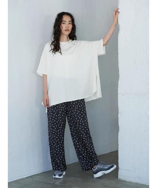 AMERICAN HOLIC（アメリカンホリック）の「ラウンドヘムカットBIGチュニック　＊（Tシャツ/カットソー・レディース・ブラック/ネイビー/オフホワイト/グリーン/キャメル・FREE）」の17枚目の写真