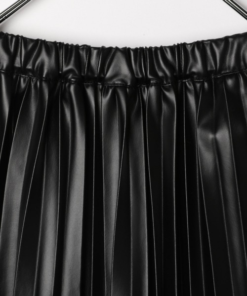 GLOBAL WORK（グローバルワーク）の「【キッズ】フェイクレザープリーツスカート【一部店舗限定】/926576（スカート・キッズ・ブラック・120cm/130cm/140cm）」の3枚目の写真