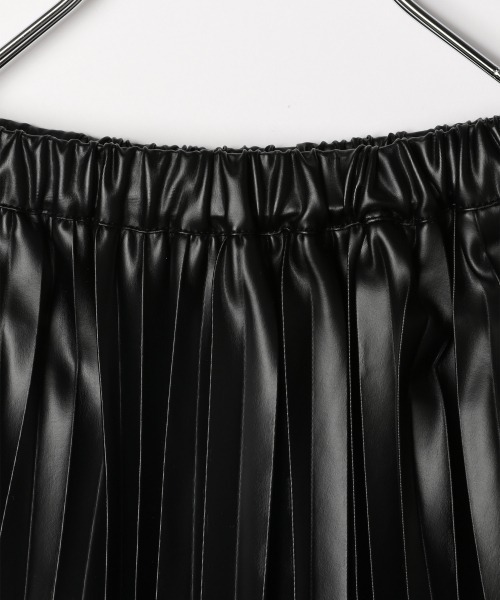 GLOBAL WORK（グローバルワーク）の「【キッズ】フェイクレザープリーツスカート【一部店舗限定】/926576（スカート・キッズ・ブラック・120cm/130cm/140cm）」の5枚目の写真