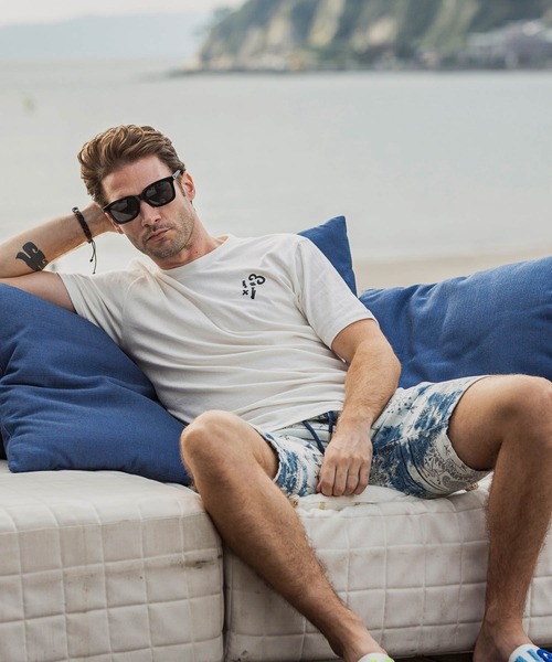 1PIU1UGUALE3  RELAX （ウノピゥウノウグァーレトレ リラックス）の「1PIU1UGUALE3 RELAX(ウノピゥウノウグァーレトレ リラックス)ピグメント ワンポイント ブランドロゴ 半袖Tシャツ（Tシャツ/カットソー・メンズ・ホワイト/ベージュ/コーラルピンク/グレー/ネイビー・L/S/M/XL/XXL）」の17枚目の写真