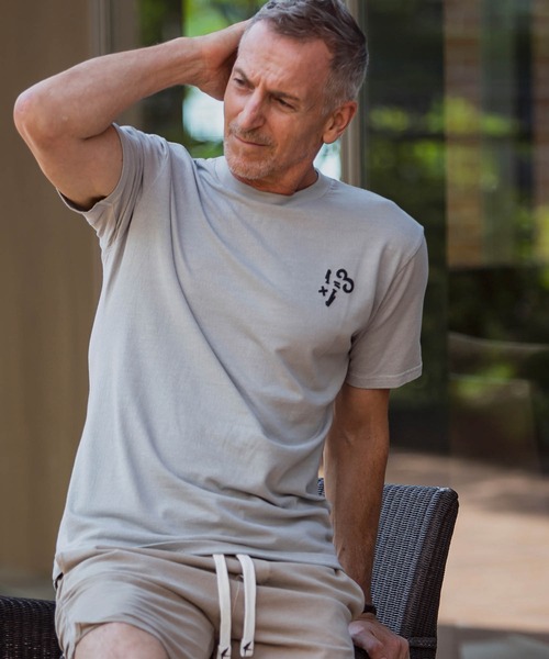 1PIU1UGUALE3  RELAX （ウノピゥウノウグァーレトレ リラックス）の「1PIU1UGUALE3 RELAX(ウノピゥウノウグァーレトレ リラックス)ピグメント ワンポイント ブランドロゴ 半袖Tシャツ（Tシャツ/カットソー・メンズ・ホワイト/ベージュ/コーラルピンク/グレー/ネイビー・L/S/M/XL/XXL）」の9枚目の写真