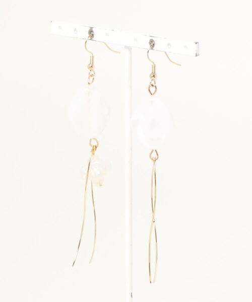 tone(トーン)の「【couleuR】asymmetry ホワイトロングスティック ピアス(ピアス(両耳用)・レディース・その他・FREE)」の1枚目の写真