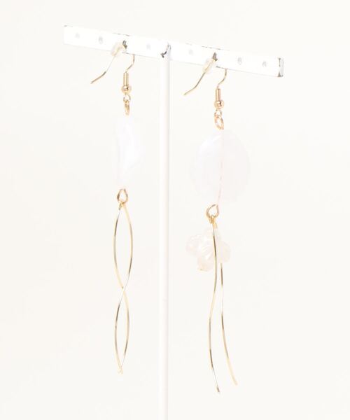 tone(トーン)の「【couleuR】asymmetry ホワイトロングスティック ピアス(ピアス(両耳用)・レディース・その他・FREE)」の2枚目の写真