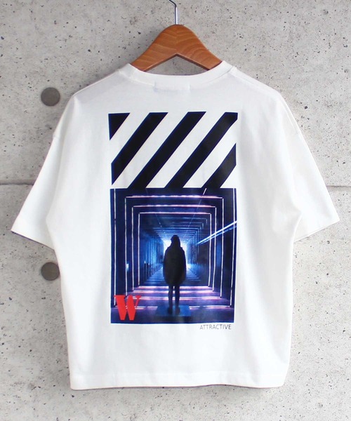 THE CASUAL(カジュアル)の「ビッグシルエット5分袖ポケット付きバックプリントTシャツ カットソー キッズ(Tシャツ/カットソー・キッズ・モカ/オレンジ/ブラック/ラベンダー/ブラック系/ホワイト系/オフホワイト/ブラック系1/ベージュ・130cm/110cm/160cm/140cm/150cm/120cm)」の1枚目の写真