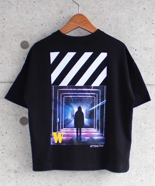 THE CASUAL(カジュアル)の「ビッグシルエット5分袖ポケット付きバックプリントTシャツ カットソー キッズ(Tシャツ/カットソー・キッズ・モカ/オレンジ/ブラック/ラベンダー/ブラック系/ホワイト系/オフホワイト/ブラック系1/ベージュ・130cm/110cm/160cm/140cm/150cm/120cm)」の2枚目の写真