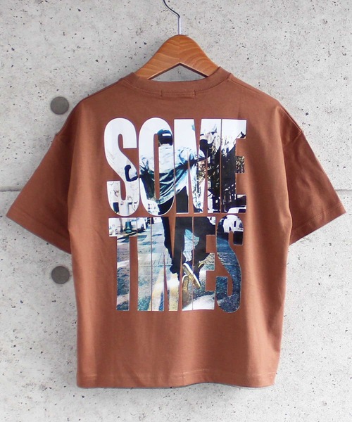 THE CASUAL(カジュアル)の「ビッグシルエット5分袖ポケット付きバックプリントTシャツ カットソー キッズ(Tシャツ/カットソー・キッズ・モカ/オレンジ/ブラック/ラベンダー/ブラック系/ホワイト系/オフホワイト/ブラック系1/ベージュ・130cm/110cm/160cm/140cm/150cm/120cm)」の6枚目の写真