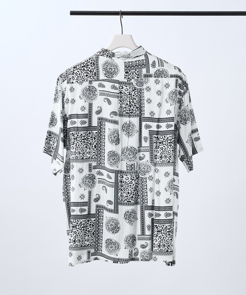 COLONY 2139（コロニートゥーワンスリーナイン）の「ペイズリー/花柄/小紋柄オープンカラーシャツ(ユニセックス可)/総柄オープンカラーシャツ（シャツ/ブラウス・メンズ・ブラック/ホワイト/ネイビー/ブラック系その他/ダークネイビー・LARGE/MEDIUM）」の7枚目の写真