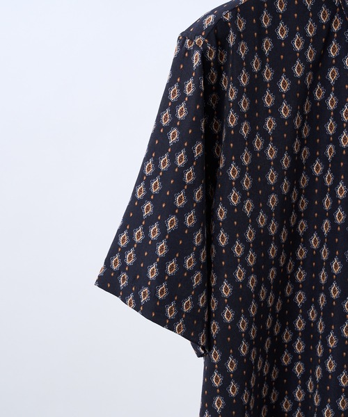 COLONY 2139（コロニートゥーワンスリーナイン）の「ペイズリー/花柄/小紋柄オープンカラーシャツ(ユニセックス可)/総柄オープンカラーシャツ（シャツ/ブラウス・メンズ・ブラック/ホワイト/ネイビー/ブラック系その他/ダークネイビー・LARGE/MEDIUM）」の22枚目の写真