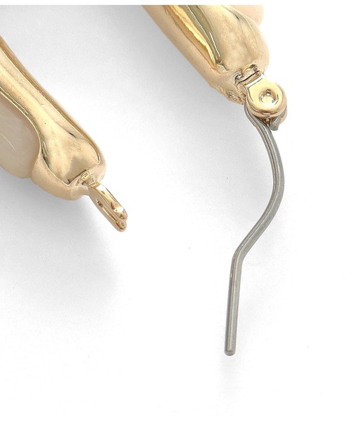 Alluge（アルージュ）の「ヘンケイスクエアピアス（ピアス（両耳用）・レディース・アイボリー/クリア・FREE）」の3枚目の写真