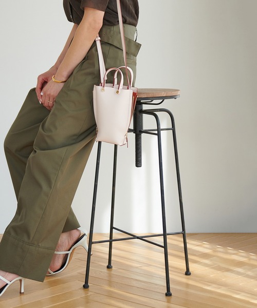 E'POR(エポール)の「【E'POR】Y BAG Micro 【the GIFT 望月芹名コラボカラー (ブラック系(02)とホワイト系(13))】(ショルダーバッグ・レディース・ブラック/ブラウン/ピンク/イエロー系その他4/ターコイズブルー/パープル系その他/ブラック系その他/ホワイト系その他3・FREE)」の8枚目の写真