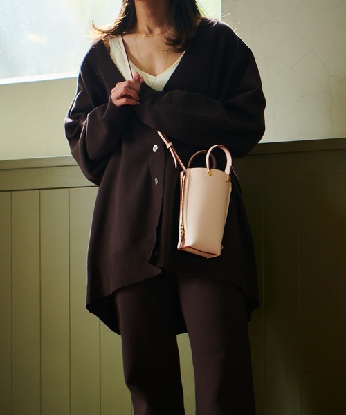 E'POR(エポール)の「【E'POR】Y BAG Micro 【the GIFT 望月芹名コラボカラー (ブラック系(02)とホワイト系(13))】(ショルダーバッグ・レディース・ブラック/ブラウン/ピンク/イエロー系その他4/ターコイズブルー/パープル系その他/ブラック系その他/ホワイト系その他3・FREE)」の14枚目の写真