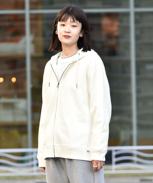 SHIPS（シップス）の「【WEB限定】SHIPS: アメリカ コットン ヘビーウェイト スウェット ジップ パーカー（パーカー・メンズ・グレー/オフホワイト/ネイビー・LARGE/X-LARGE/SMALL/MEDIUM/XX-LARGE）」の8枚目の写真