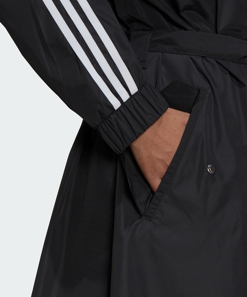 adidas（アディダス）の「アディカラークラシックストレンチコート