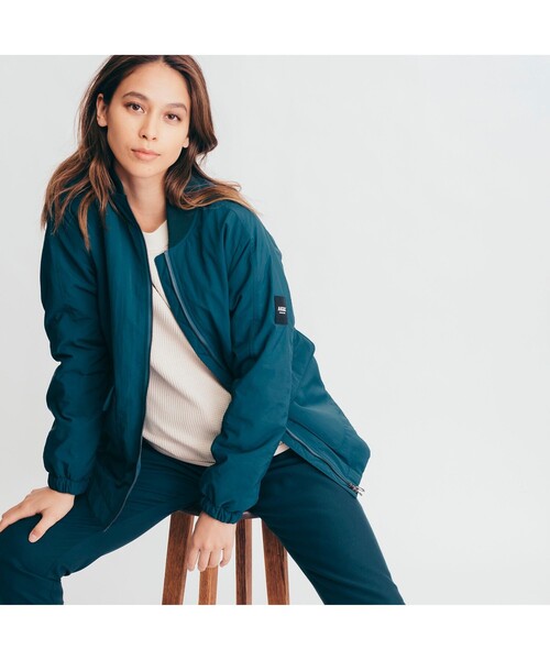 AIGLE（エーグル）の「撥水 MA1 パテッドミッド ブルゾン（ブルゾン・レディース・ダークグリーン/ベージュ・40/38/36）」の2枚目の写真
