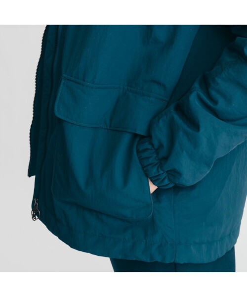 AIGLE（エーグル）の「撥水 MA1 パテッドミッド ブルゾン（ブルゾン・レディース・ダークグリーン/ベージュ・40/38/36）」の7枚目の写真