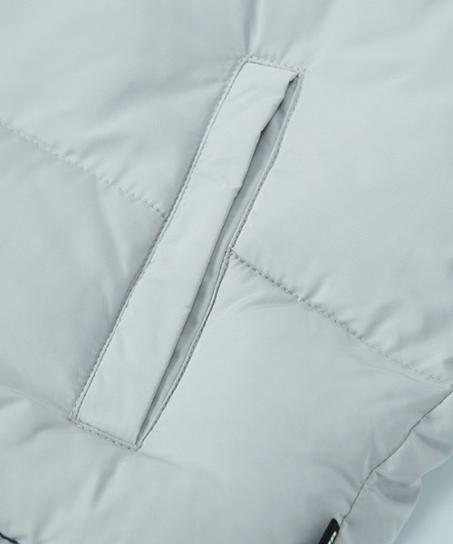 crump(クランプ)の「【crump 】ベーシックロゴ ウェルロンパッファーショートパディング(ダウンジャケット/コート・レディース・ブラック/グレー・MEDIUM/LARGE)」の8枚目の写真