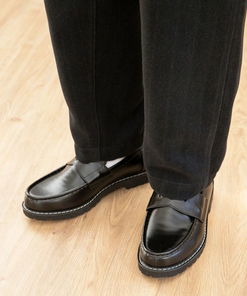 niko and...(ニコアンド)の「フェイクレザーペニーローファー(ローファー・メンズ・ブラック/ベージュ・MEDIUM/LARGE)」の2枚目の写真