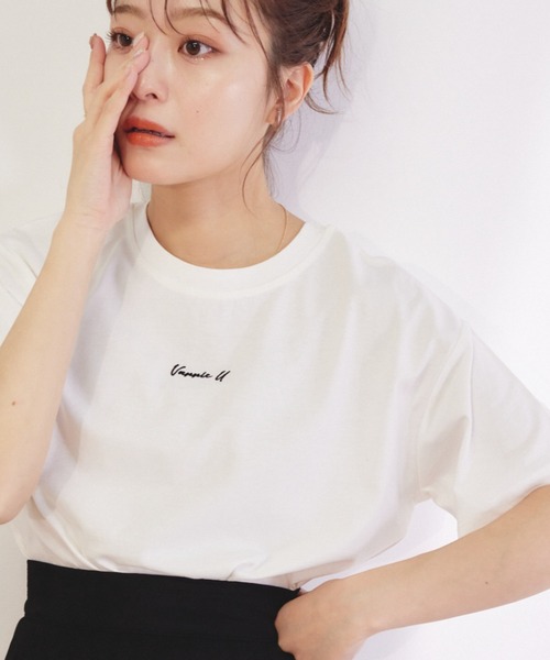 VANNIE U（ヴァニーユー）の「ニュアンスロゴTシャツ（Tシャツ/カットソー・レディース・ホワイト/ブラック/ベージュ/レッド/グリーン/ピンク・FREE）」の2枚目の写真