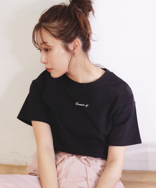 VANNIE U（ヴァニーユー）の「ニュアンスロゴTシャツ（Tシャツ/カットソー・レディース・ホワイト/ブラック/ベージュ/レッド/グリーン/ピンク・FREE）」の3枚目の写真