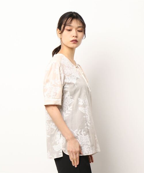 HANAE MORI（ハナエモリ）の「【HANAE MORI】シャンティーローン　ブラウス（シャツ/ブラウス・レディース・ベージュ/グリーン・38/40）」の4枚目の写真