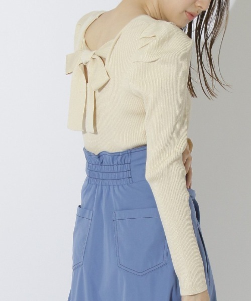 REDYAZEL（レディアゼル）の「バックリボンパワショルリブニット（ニット/セーター・レディース・オフホワイト/イエロー/ブルー/ネイビー・FREE）」の2枚目の写真
