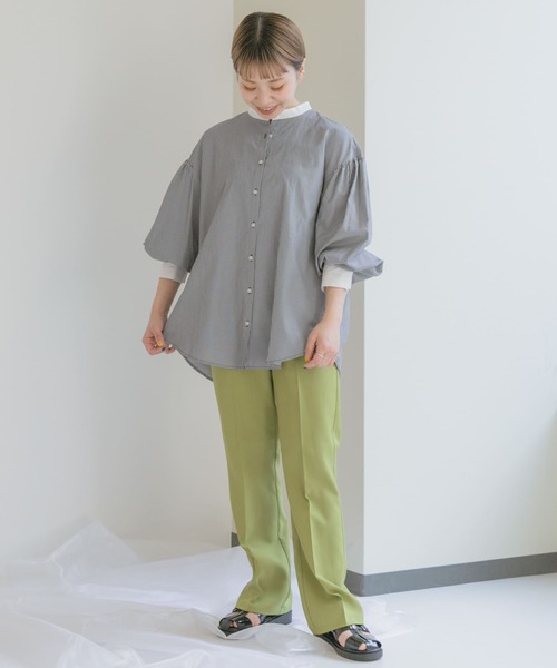 ITEMS URBANRESEARCH（アイテムズ アーバンリサーチ）の「クレリックストライプシャツ（シャツ/ブラウス・レディース・グリーン/ブルー/ブラック・FREE）」の4枚目の写真