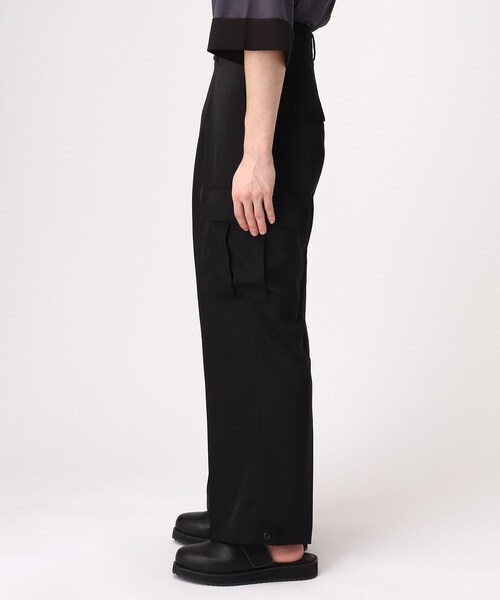 tk.TAKEO KIKUCHI（ティーケータケオキクチ）の「◆サテンワイドストレートカーゴパンツ（その他パンツ・メンズ・ブラック/ベージュ・02/03）」の4枚目の写真