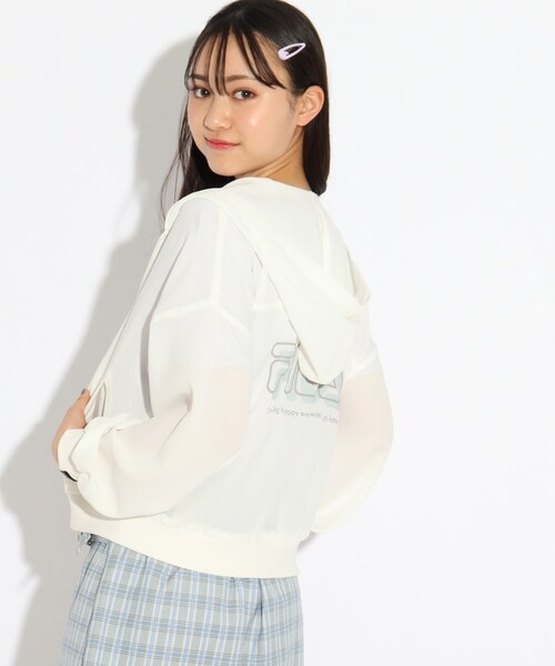 FILA(フィラ)の「◆【FILA】コラボ フード付透けブルゾン(ブルゾン・キッズ・オフホワイト/ブラック・14/15 /16)」の2枚目の写真