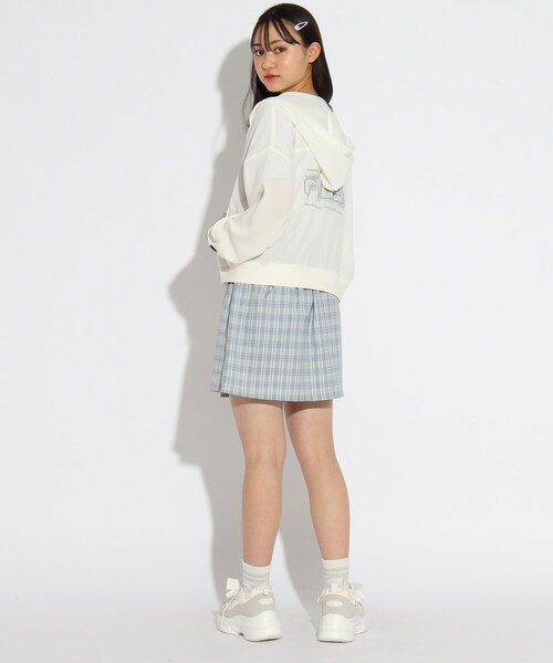 FILA(フィラ)の「◆【FILA】コラボ フード付透けブルゾン(ブルゾン・キッズ・オフホワイト/ブラック・14/15 /16)」の4枚目の写真