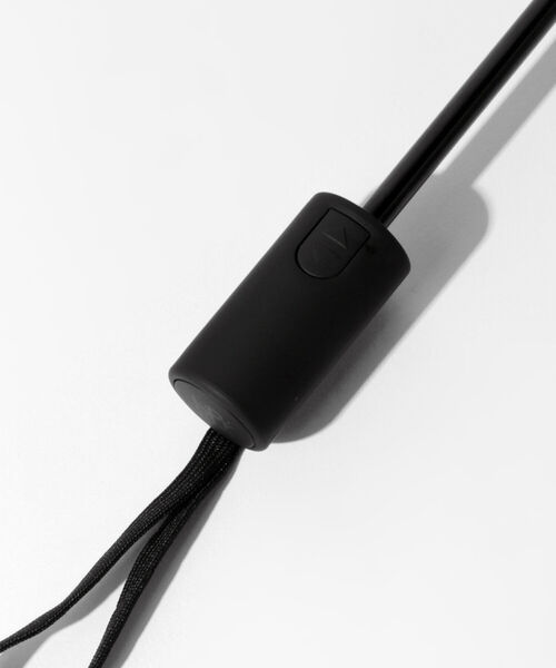 bpr BEAMS（ビーピーアール ビームス ）の「BEAMS / 折り畳み傘（無地）（折りたたみ傘・メンズ・ブラック/チャコールグレー・ONE SIZE）」の4枚目の写真