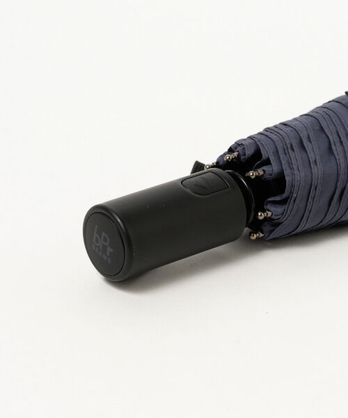 bpr BEAMS（ビーピーアール ビームス ）の「BEAMS / 折り畳み傘（無地）（折りたたみ傘・メンズ・ブラック/チャコールグレー・ONE SIZE）」の10枚目の写真