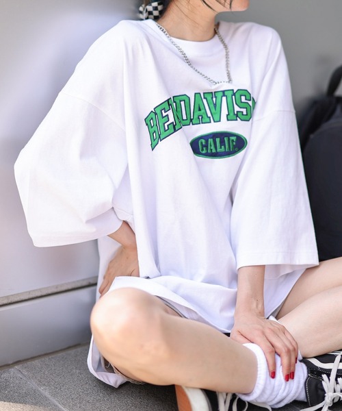 WEGO(ウィゴー)の「∴WEGO/別注ベンデイビスカレッジBIG半袖Tシャツ(Tシャツ/カットソー・メンズ・ネイビー/ダークグリーン/ホワイト系その他/ホワイト・MEDIUM/LARGE)」の2枚目の写真