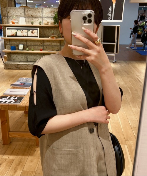 Ambre Ciel(アンブルシエル)の「2WAYショルダースリットトップス/【WEB/EC限定商品】(Tシャツ/カットソー・レディース・ブラック/オフホワイト/ライトグリーン・FREE)」の6枚目の写真