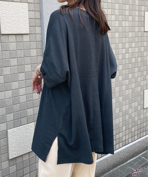 Meli rich（メリーリッチ）の「ラフさと上品さを両立。ミニプリーツビッグTシャツ（Tシャツ/カットソー・レディース・カーキ/モカ/ライトベージュ/チャコール・M/L）」の2枚目の写真