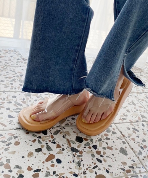 one after another NICE CLAUP（ワンアフターアナザーナイスクラップ）の「フラットソールPVCサンダル（サンダル・レディース・オフホワイト/キャメル・SMALL/MEDIUM/LARGE）」の2枚目の写真