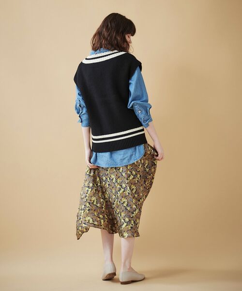 le.coeur blanc（ルクールブラン）の「チルデンアゼ編みニットベスト（ニット/セーター・レディース・ブラック/アイボリー・38）」の14枚目の写真