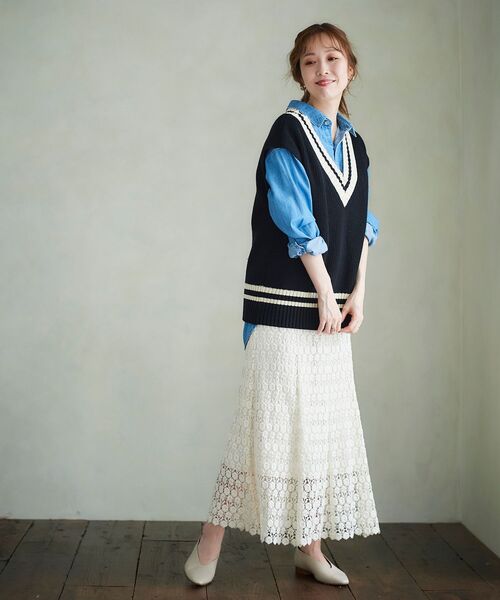 le.coeur blanc（ルクールブラン）の「チルデンアゼ編みニットベスト（ニット/セーター・レディース・ブラック/アイボリー・38）」の6枚目の写真