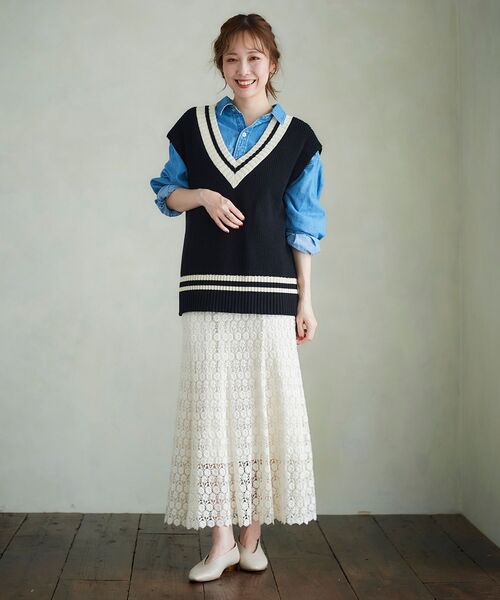 le.coeur blanc（ルクールブラン）の「チルデンアゼ編みニットベスト（ニット/セーター・レディース・ブラック/アイボリー・38）」の9枚目の写真